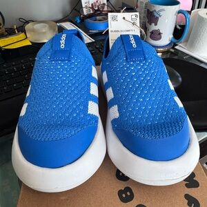 NWOT Adidas bubble comfy sneaker in powder blue
